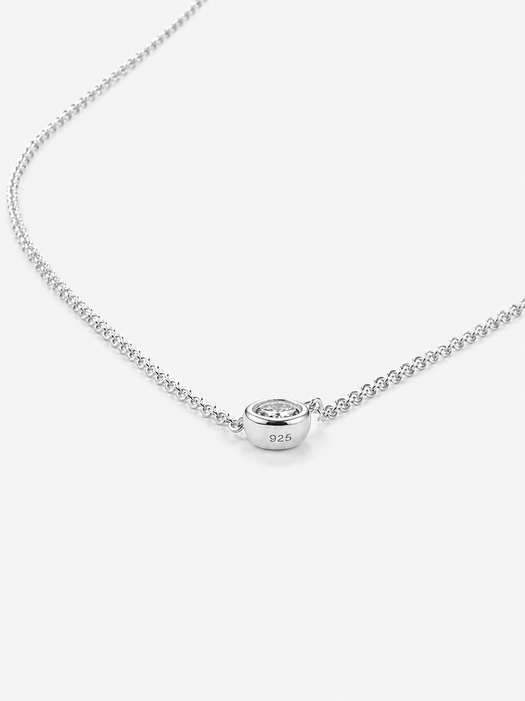 Éclat Solitaire Pendant Necklace (50)
