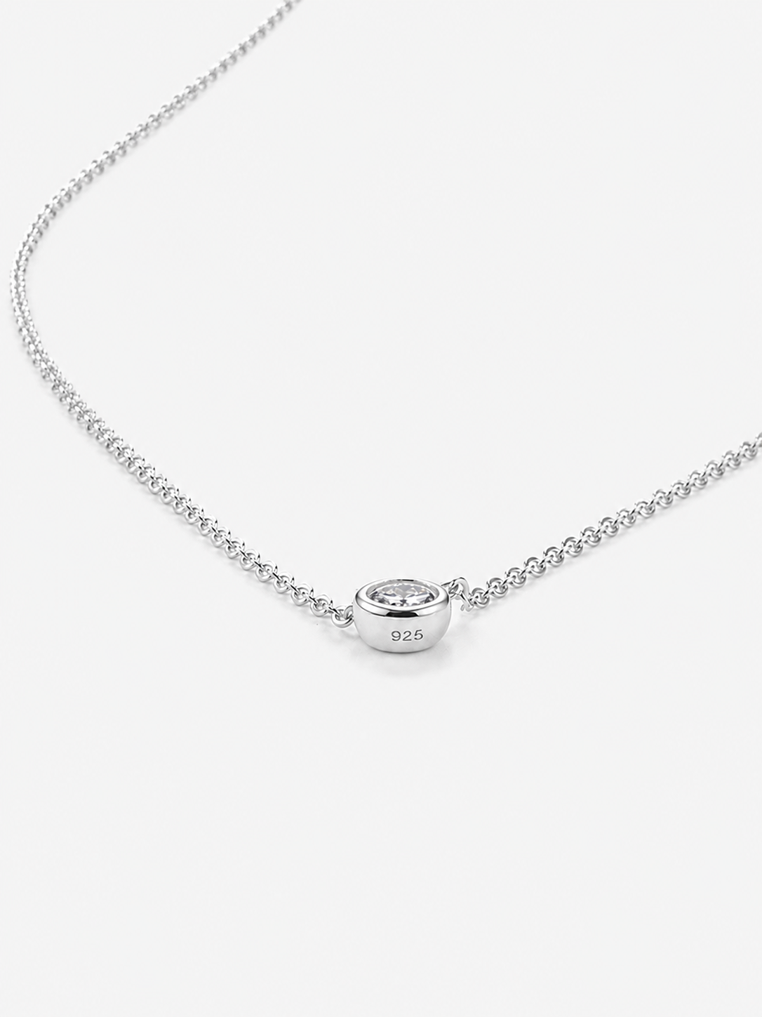 Éclat Solitaire Pendant Necklace (50)
