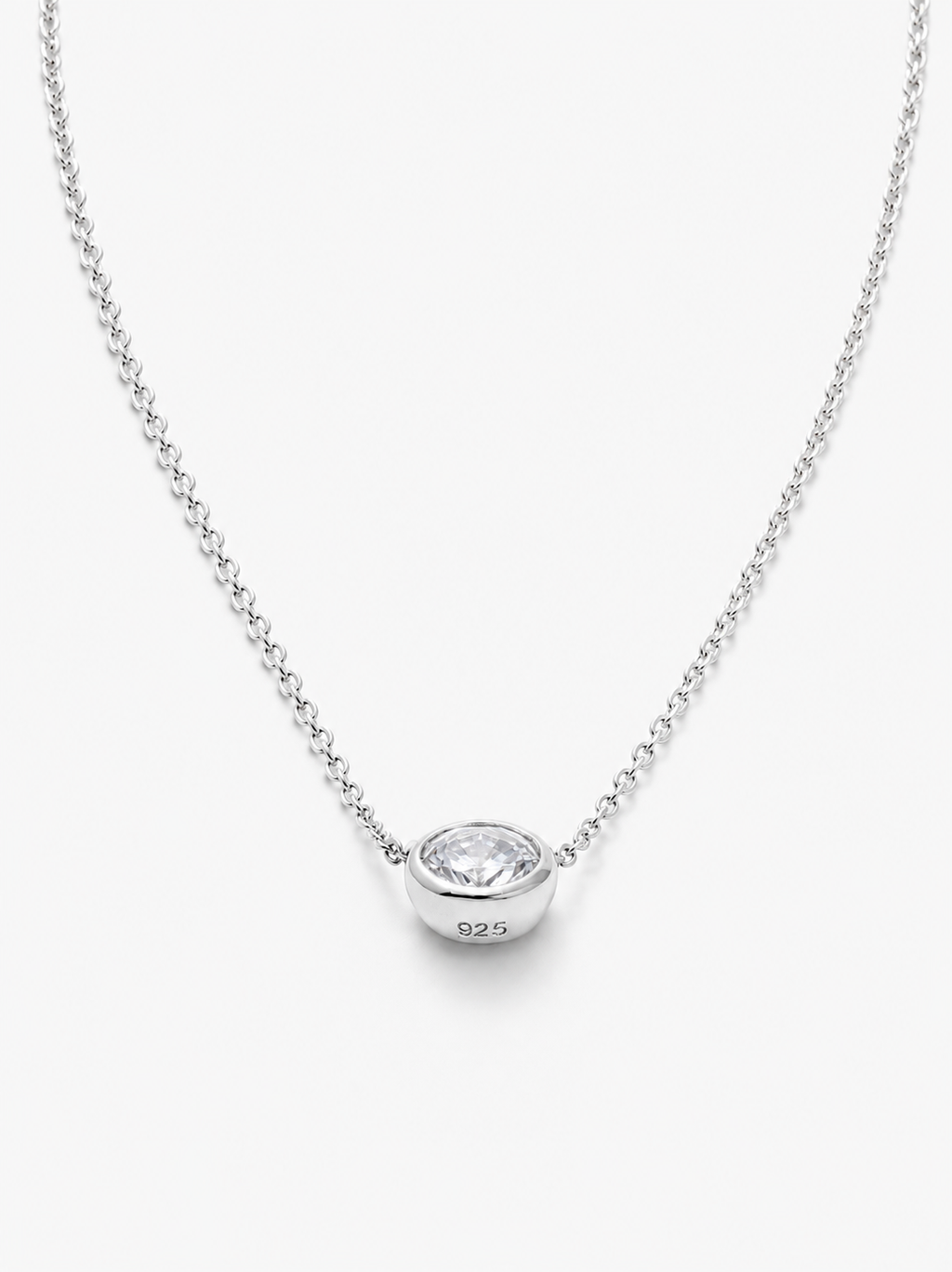 Éclat Solitaire Pendant Necklace (65)