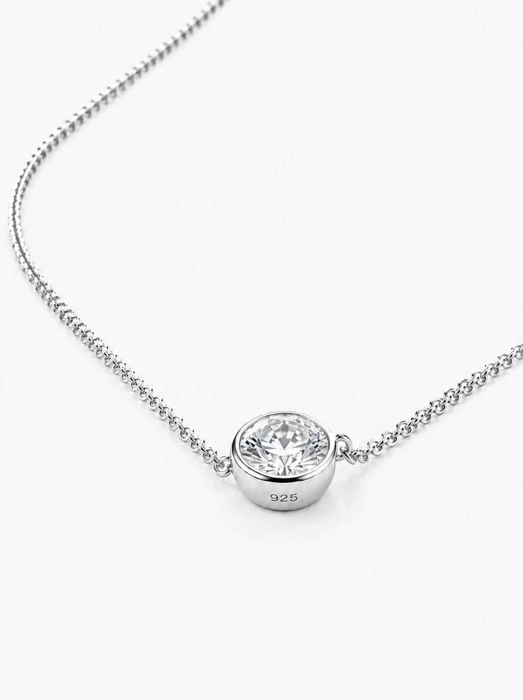 Éclat Solitaire Pendant Necklace (65)